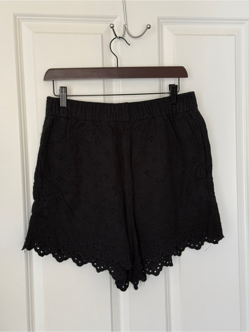 Abercrombie & Fitch Dark Navy Eyelet Scallop Hem Shorts Size M